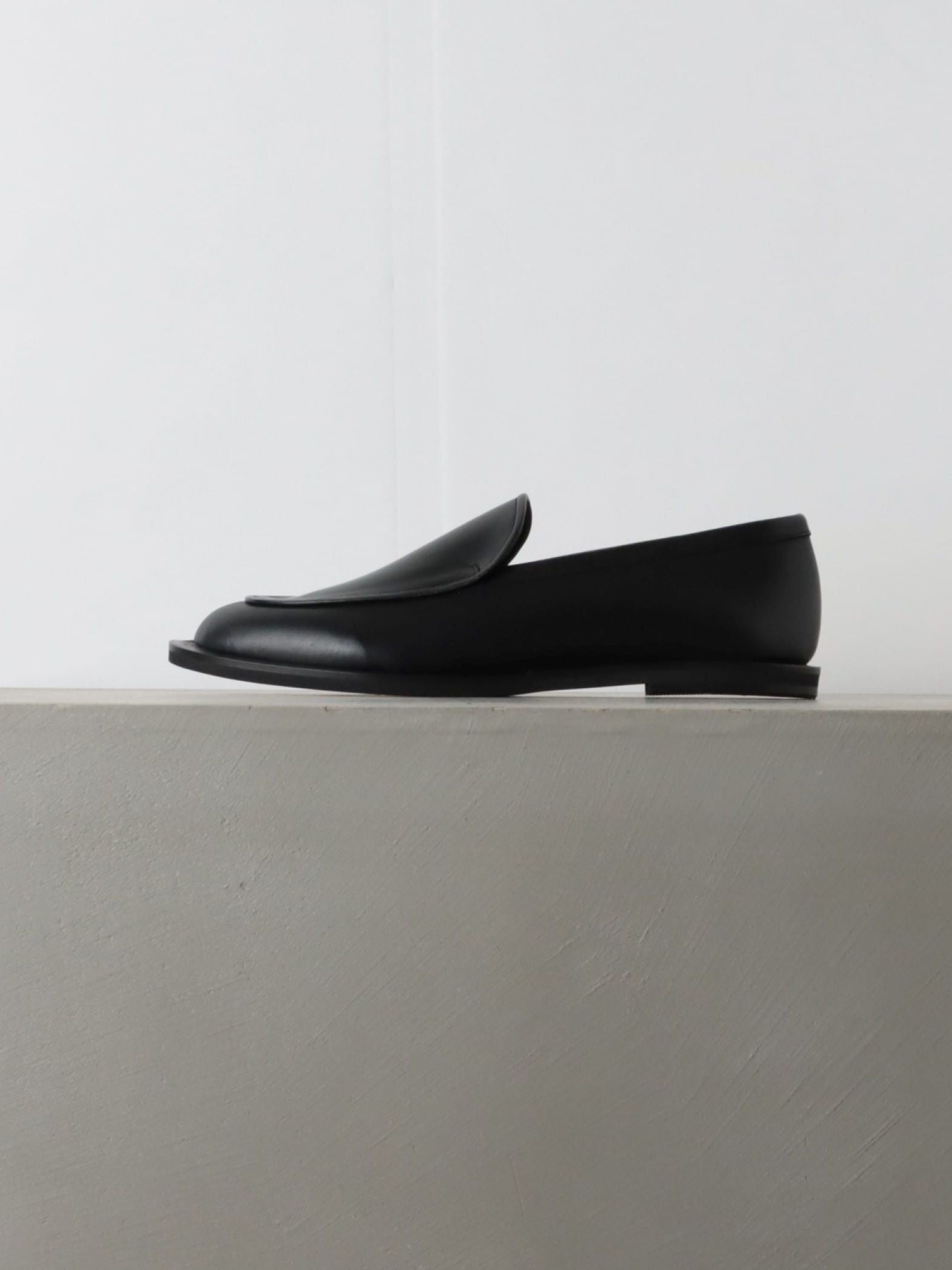 EDGE LOAFERS